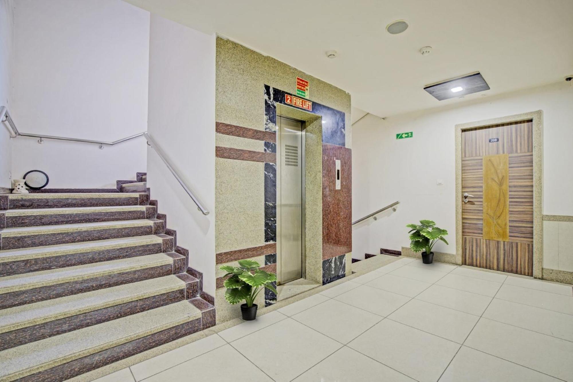 Hotel O The Kia Residency Hotel And Banquet アーメダバード エクステリア 写真