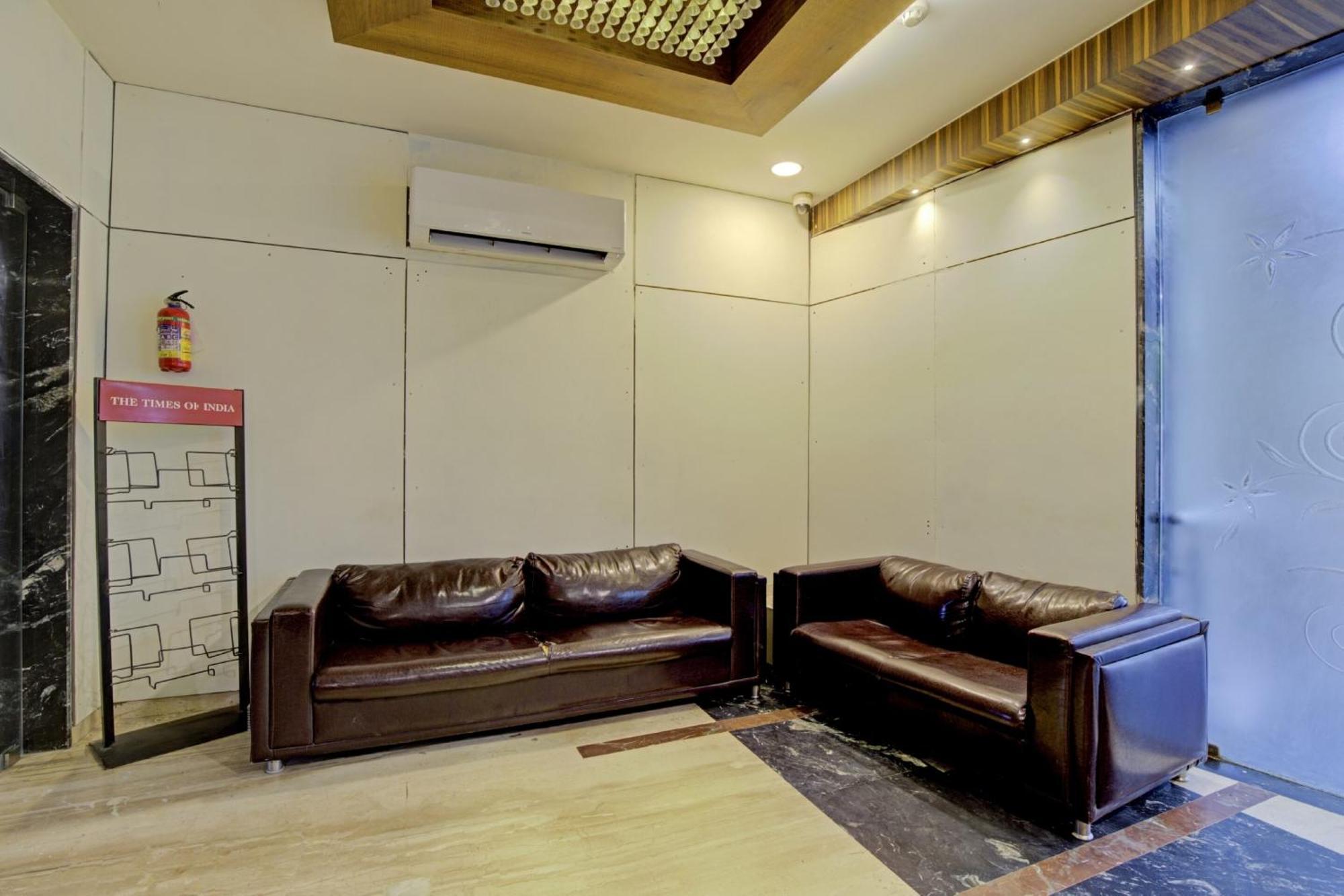 Hotel O The Kia Residency Hotel And Banquet アーメダバード エクステリア 写真